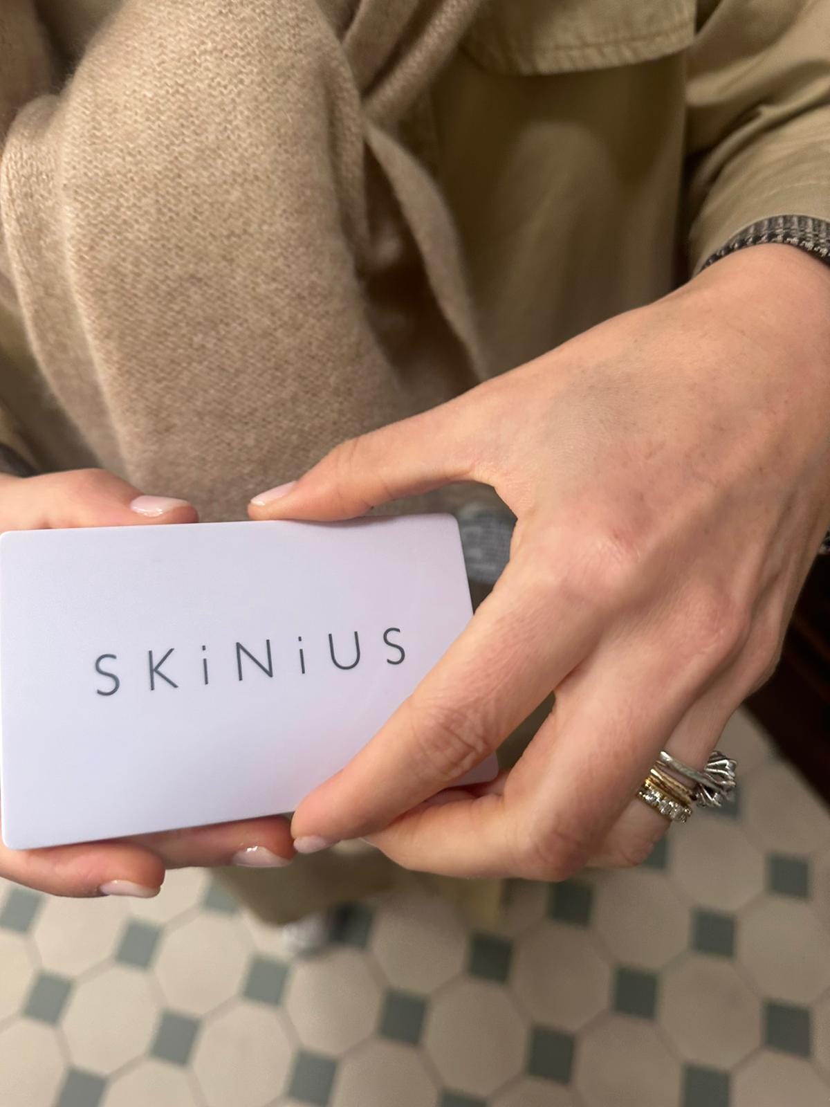 SKINIUS e la scienza della pelle (felice)