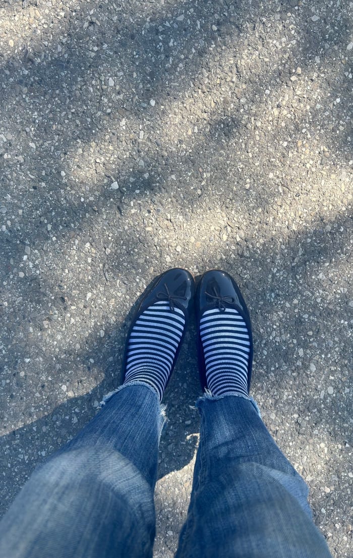Calzini a righe: il dettaglio che dà carattere (e leggerezza) alle tue giornate