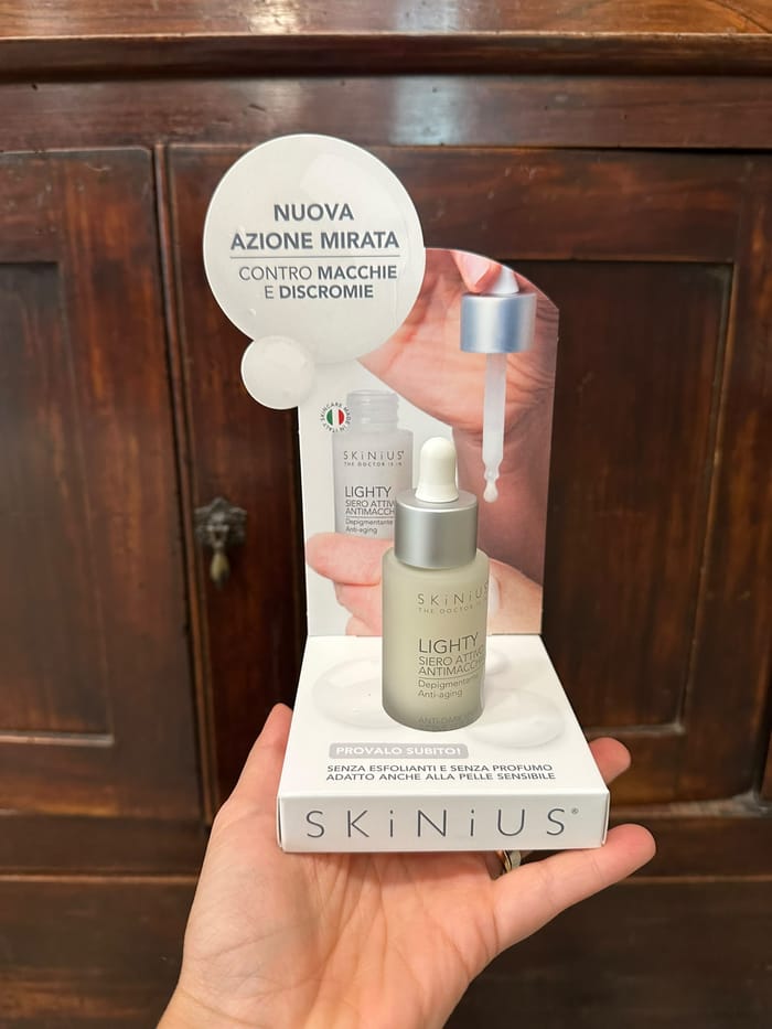 Macchie? No, grazie! È arrivato  il nuovo LIGHTY Siero Attivo Antimacchia di skinius